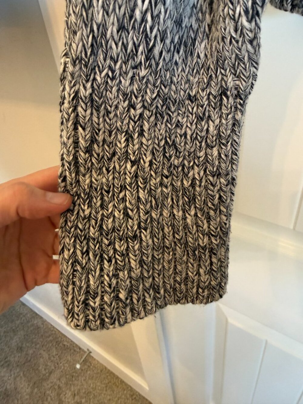 Banana Republic grey marled knit cropped cardigan. - Picture 3 of 7